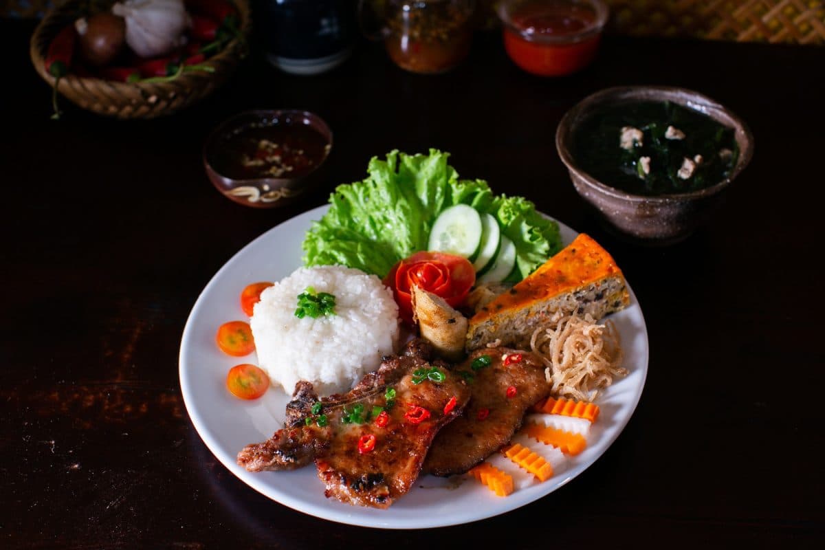 Đánh giá: Cơm sườn bì chả