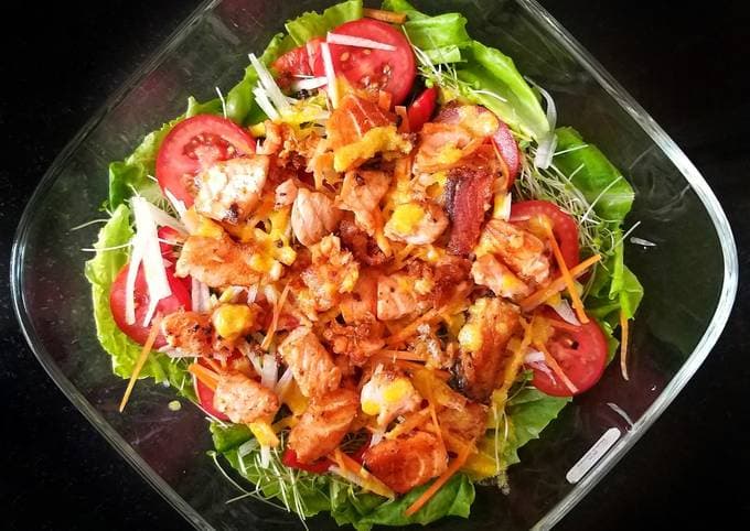 Đánh giá: Salad Cá Hồi Sốt Tôm Khô